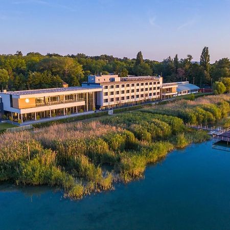 Hotel Otp Balatonszárszó Exteriör bild