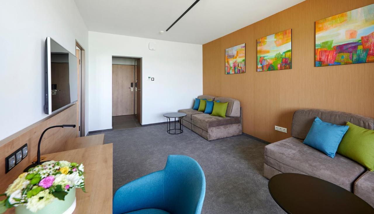 Hotel Otp Balatonszárszó Exteriör bild