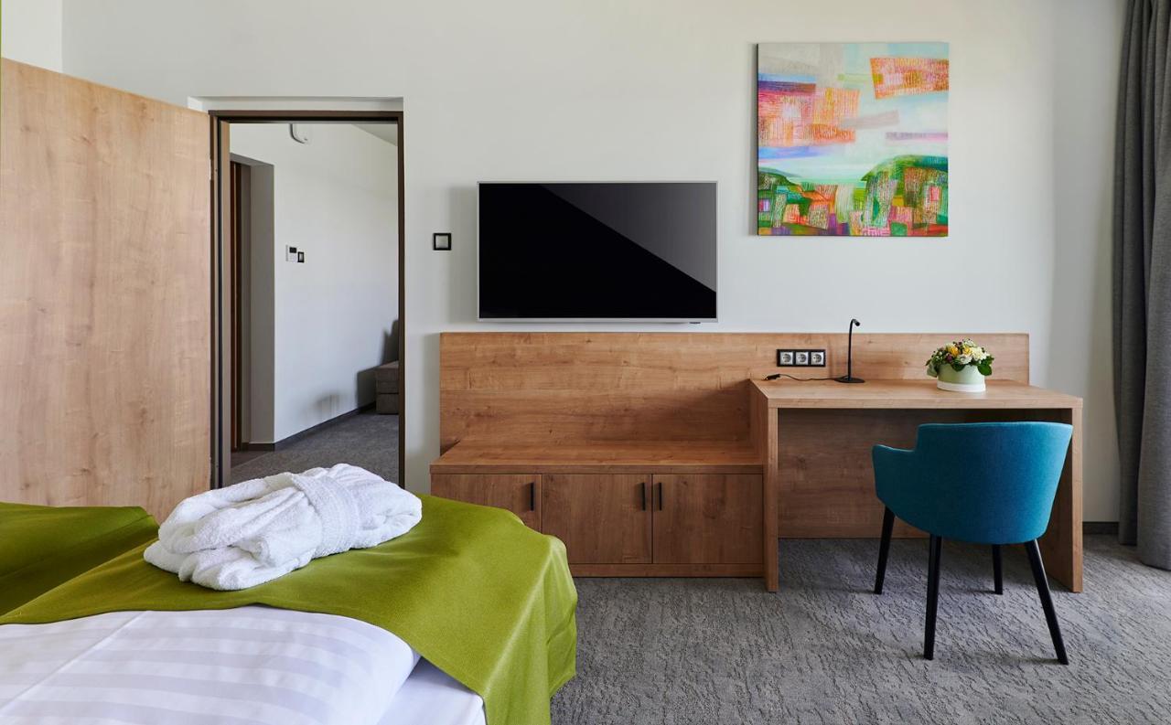 Hotel Otp Balatonszárszó Exteriör bild