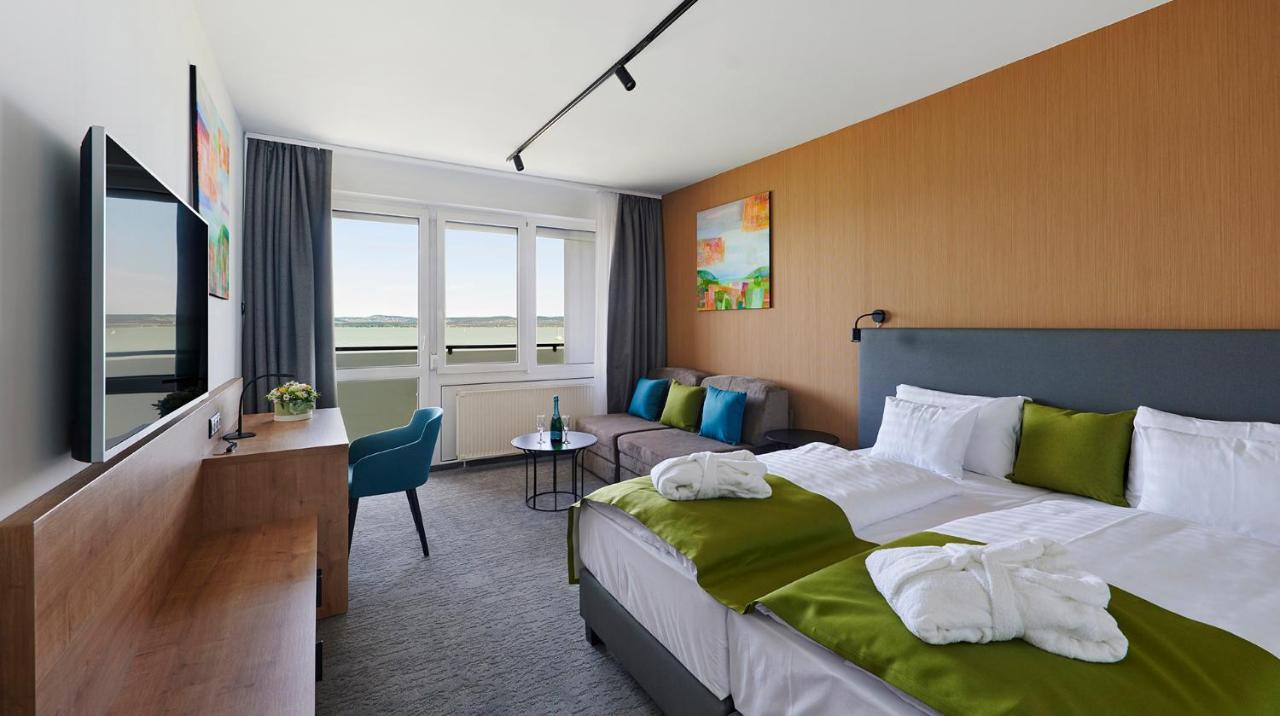 Hotel Otp Balatonszárszó Exteriör bild