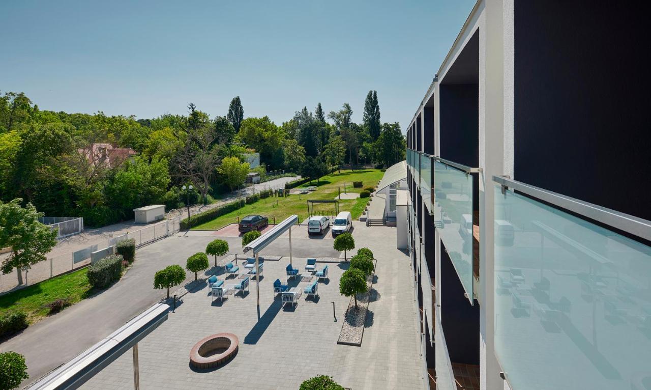 Hotel Otp Balatonszárszó Exteriör bild