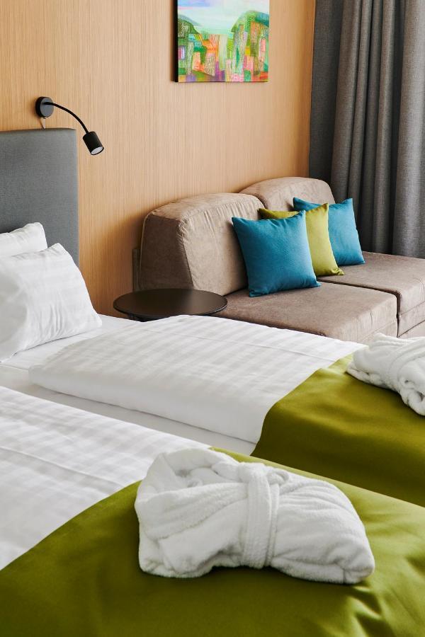 Hotel Otp Balatonszárszó Exteriör bild