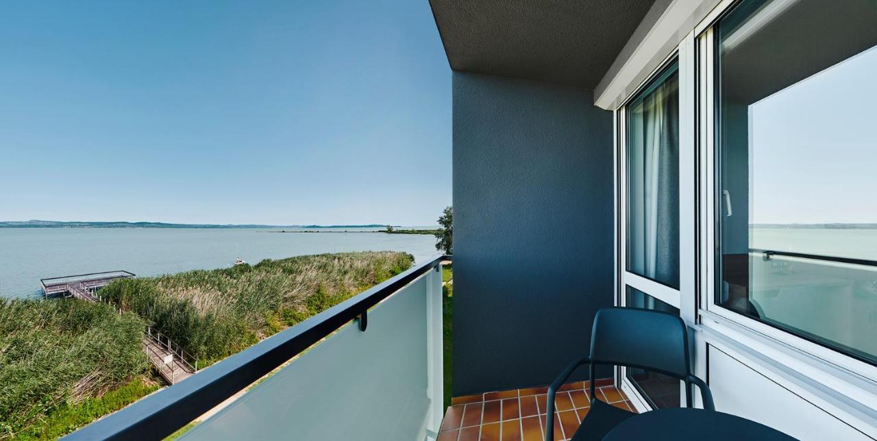 Hotel Otp Balatonszárszó Exteriör bild