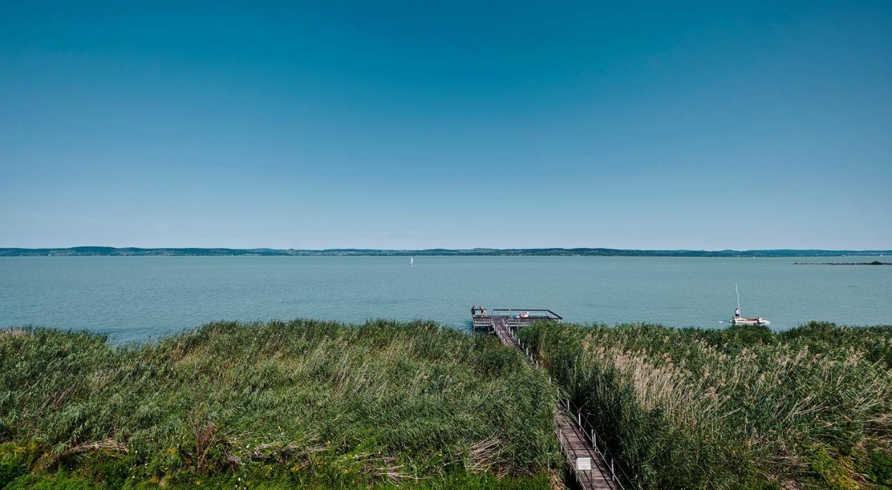 Hotel Otp Balatonszárszó Exteriör bild