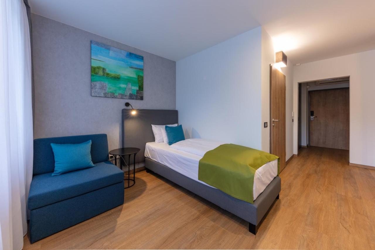 Hotel Otp Balatonszárszó Exteriör bild