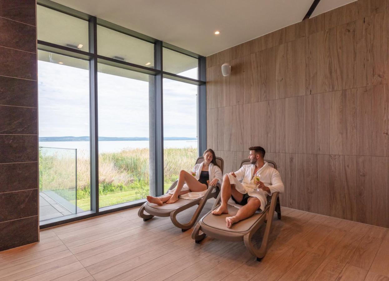 Hotel Otp Balatonszárszó Exteriör bild
