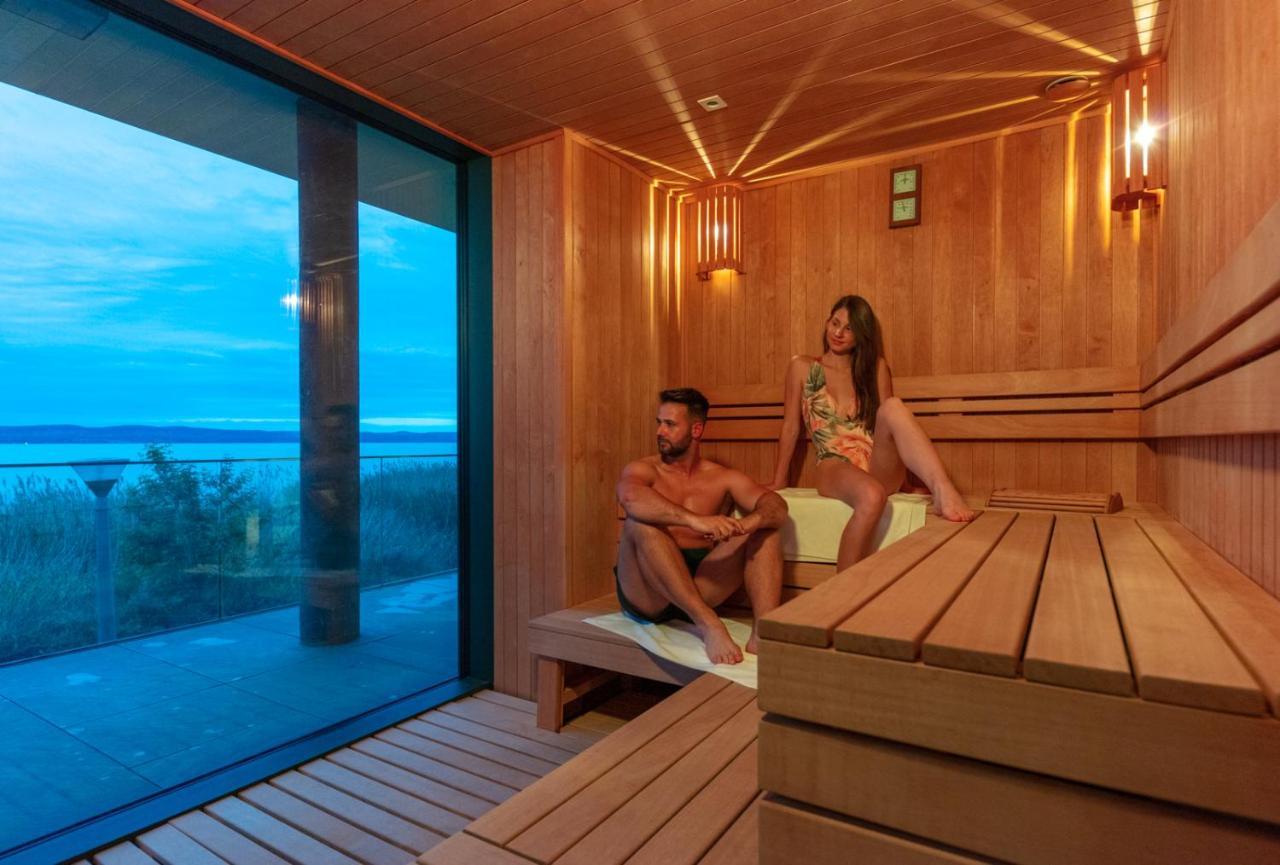 Hotel Otp Balatonszárszó Exteriör bild