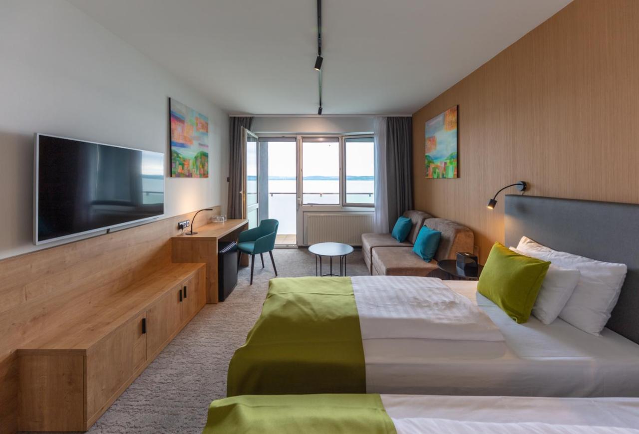 Hotel Otp Balatonszárszó Exteriör bild