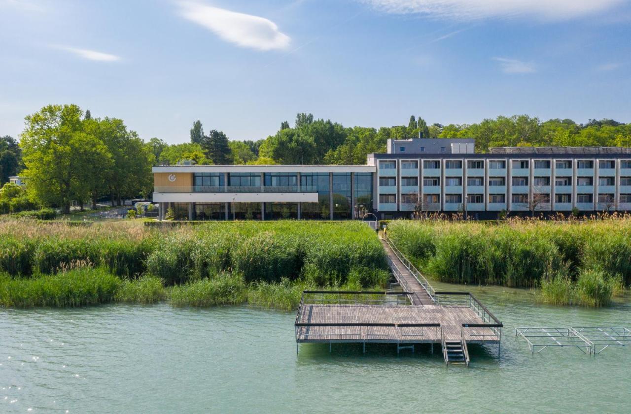 Hotel Otp Balatonszárszó Exteriör bild
