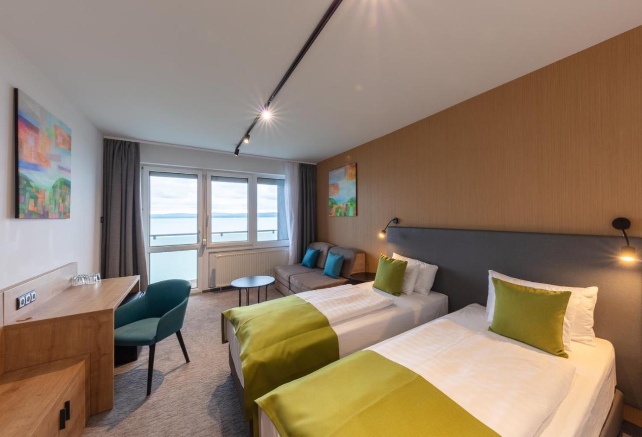 Hotel Otp Balatonszárszó Exteriör bild