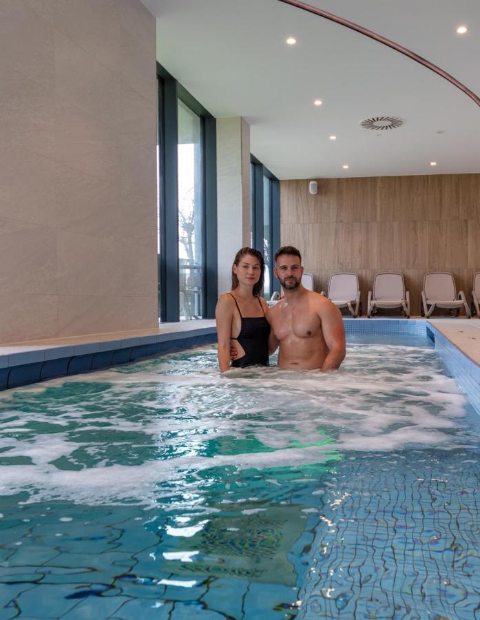 Hotel Otp Balatonszárszó Exteriör bild