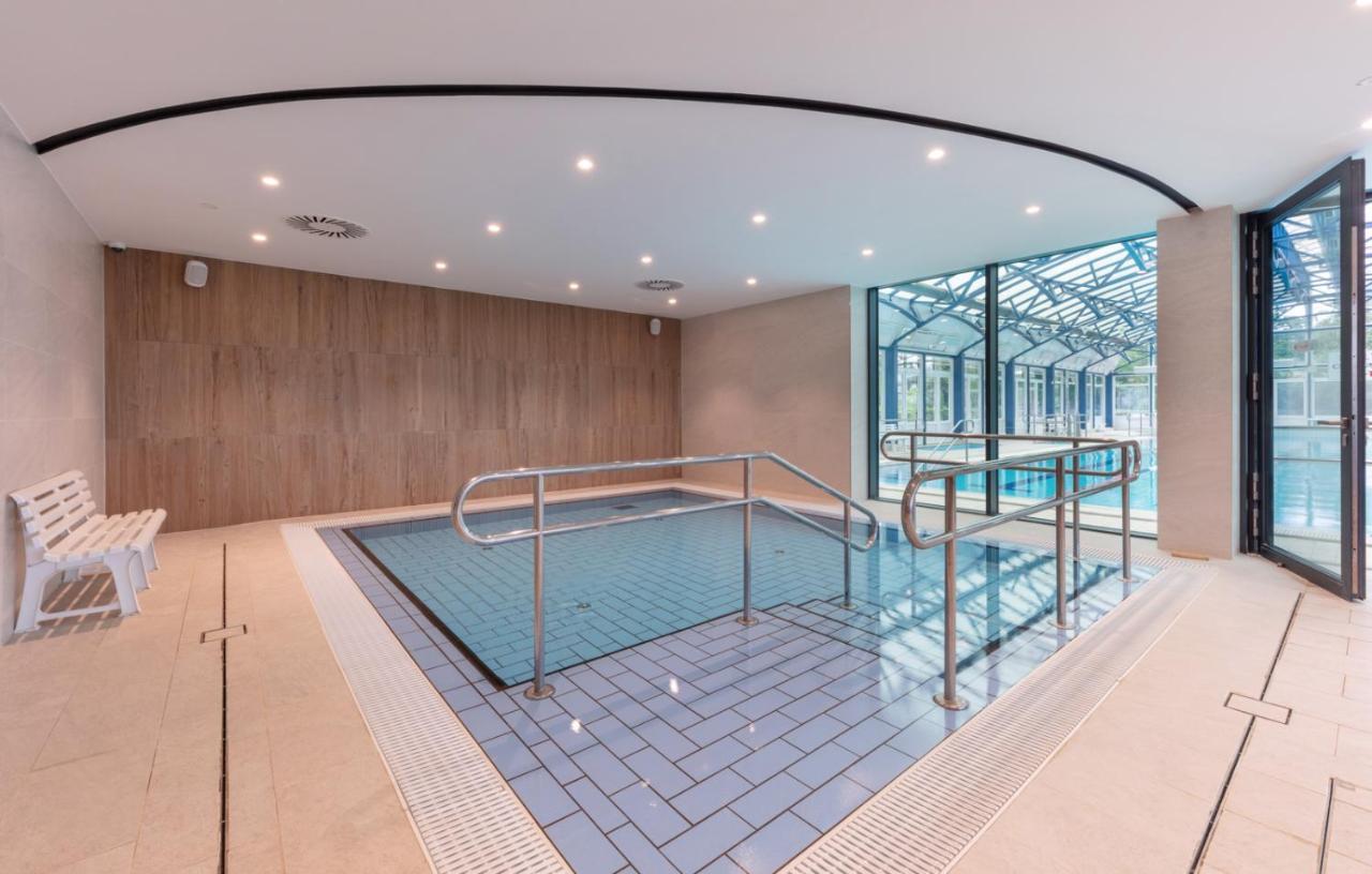 Hotel Otp Balatonszárszó Exteriör bild
