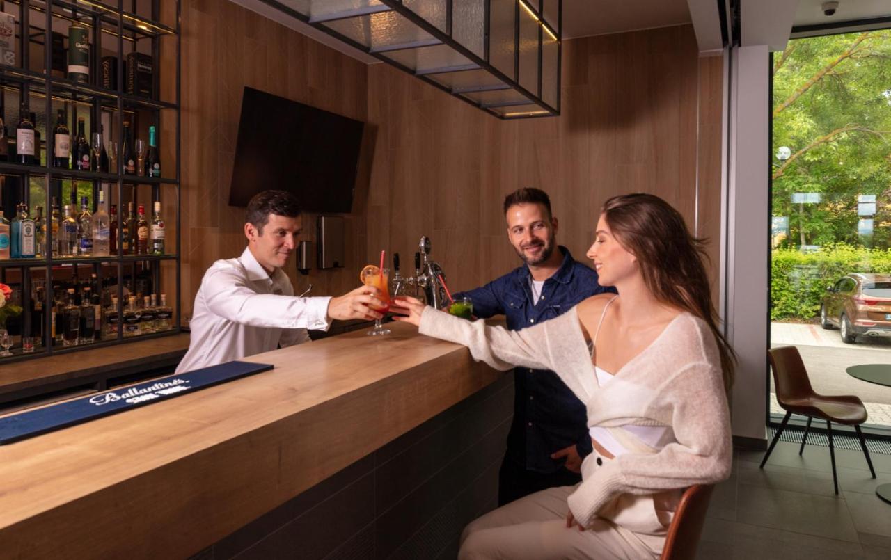 Hotel Otp Balatonszárszó Exteriör bild