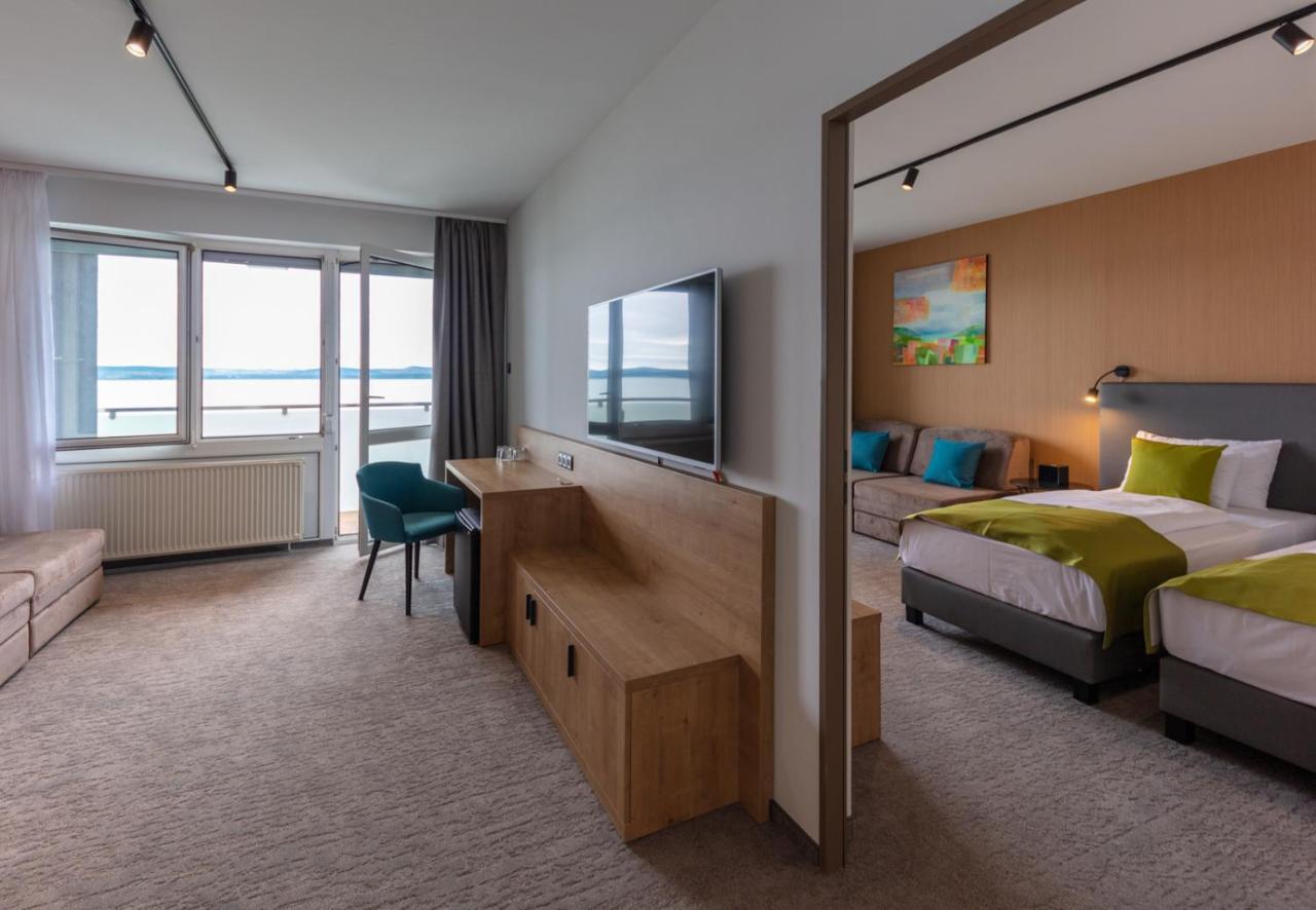 Hotel Otp Balatonszárszó Exteriör bild