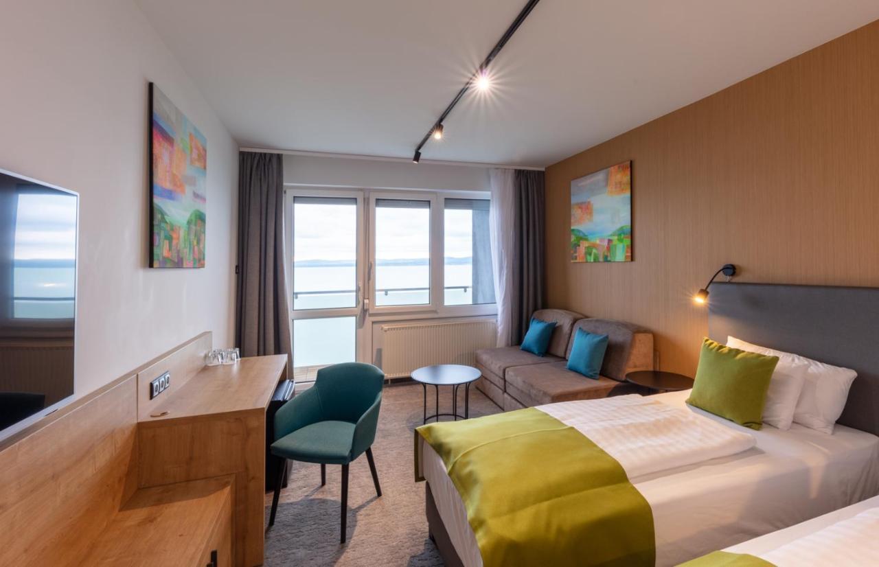 Hotel Otp Balatonszárszó Exteriör bild
