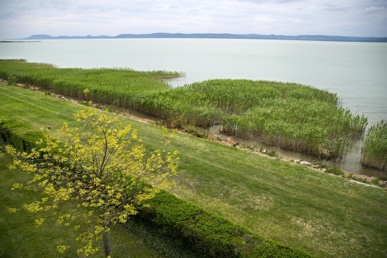 Hotel Otp Balatonszárszó Exteriör bild